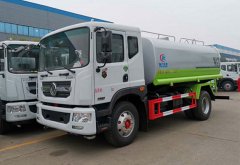 下雨后，灑水車(chē)上路作業(yè)，是否多此一舉？